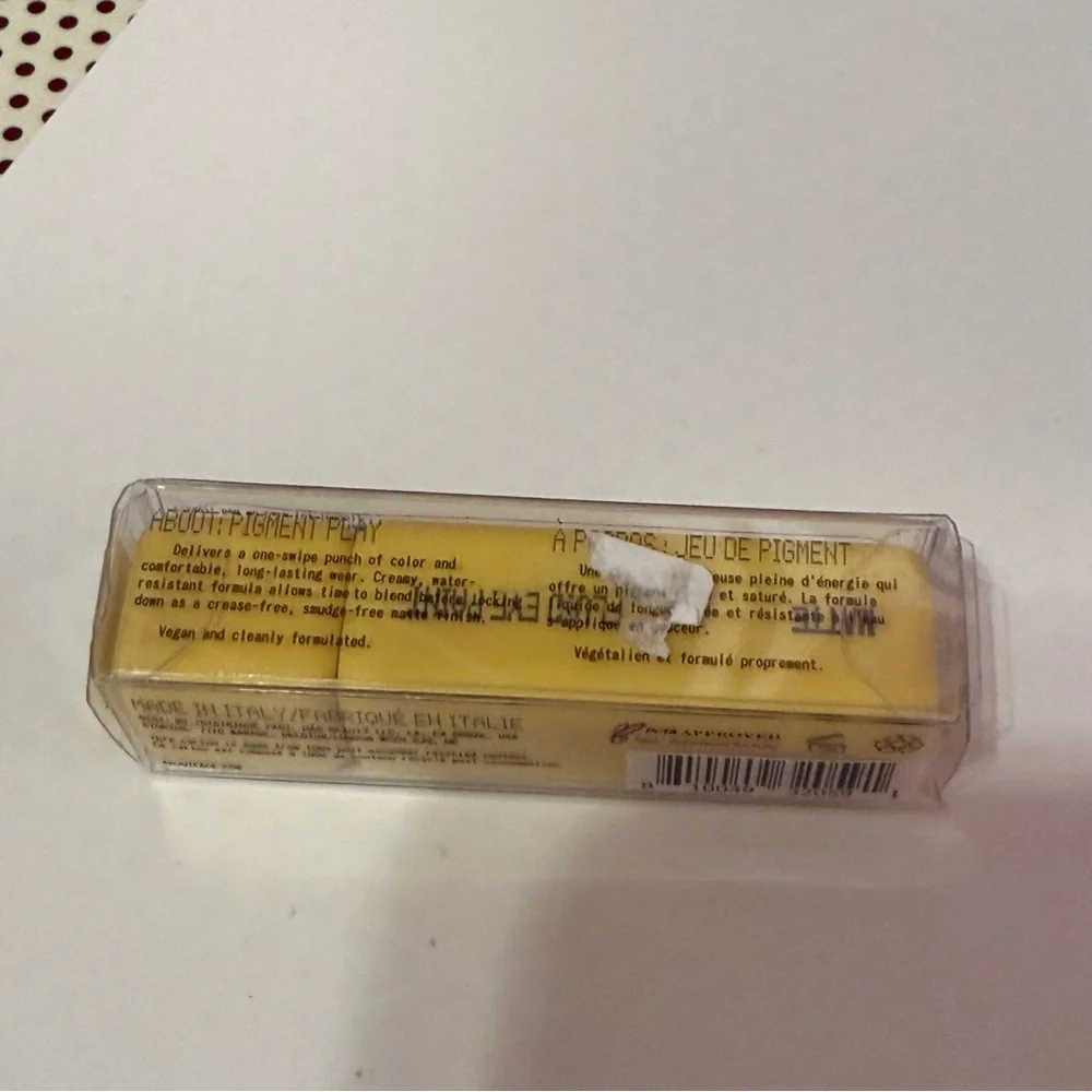 ABOUT FACE Matte Fluid Eye Paint in Incoming